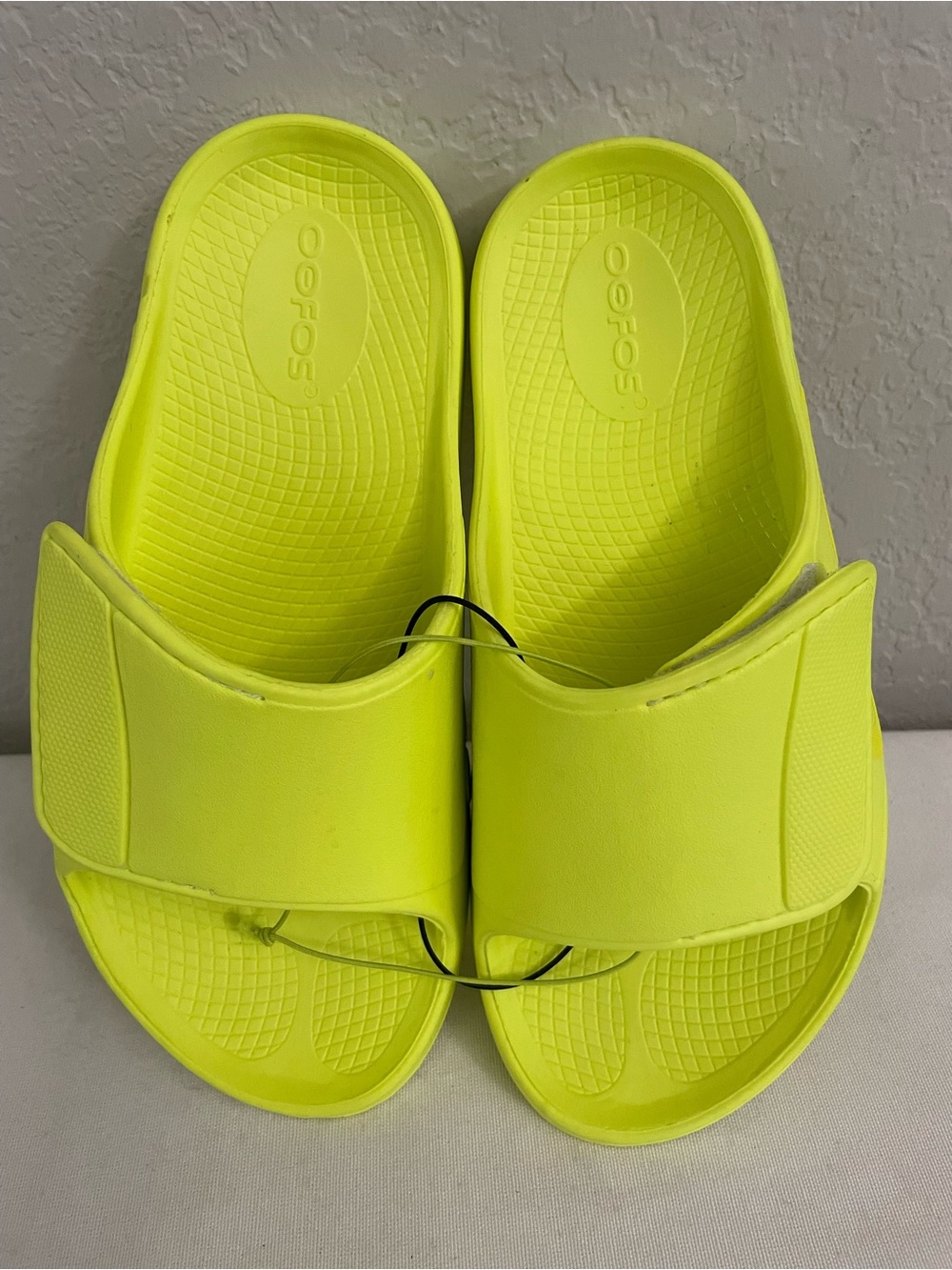 OOFOS OOahh Sport Flex Slide Sandal Womens Size 7 Mens 5 Neon Green